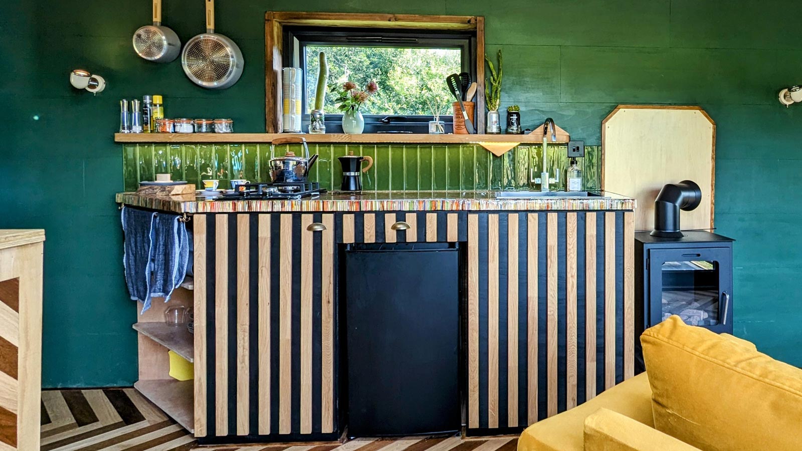 amazing log cabin kitchen