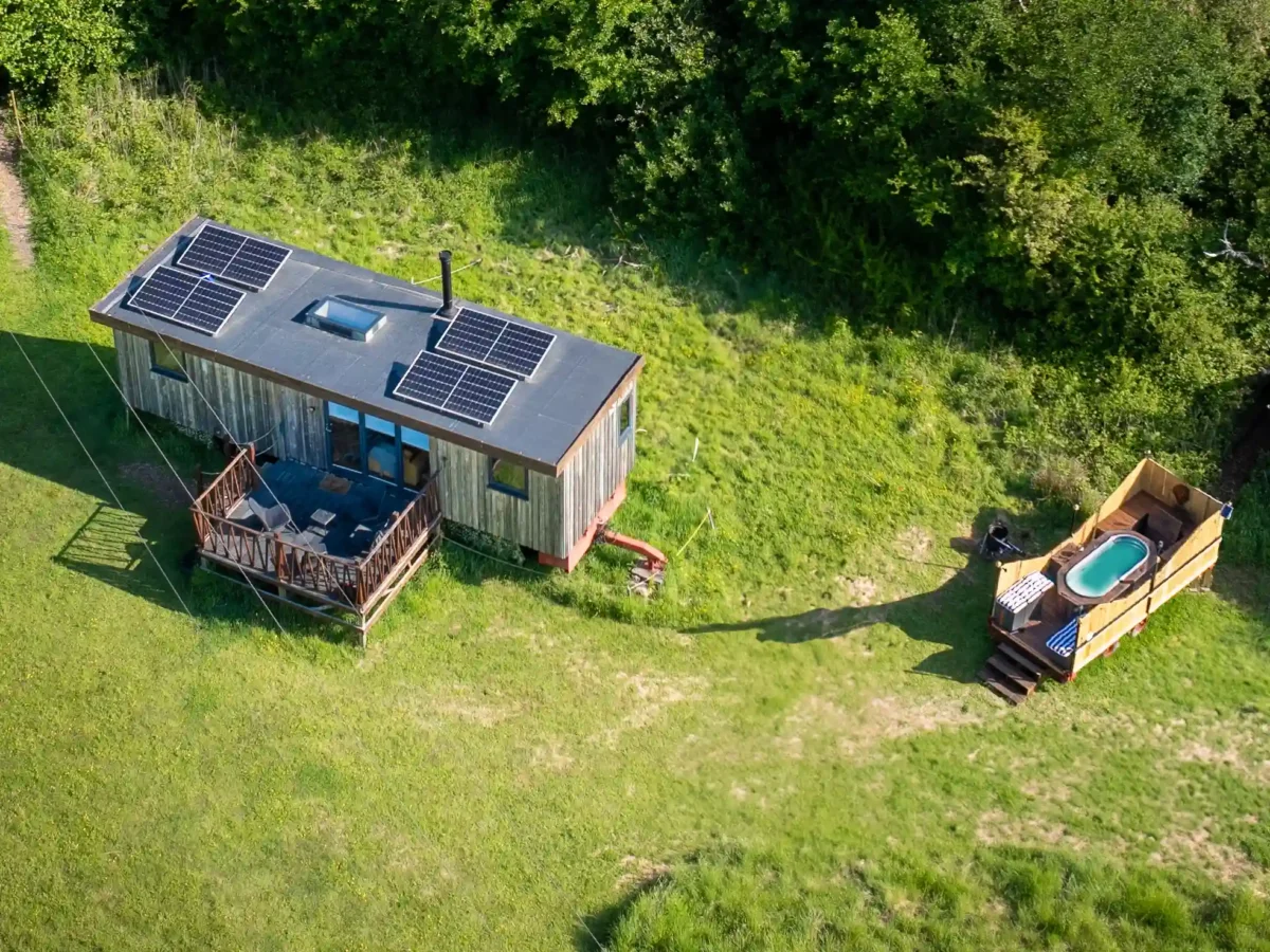 Private cabin with wood-fired hot tub in Sussex countryside